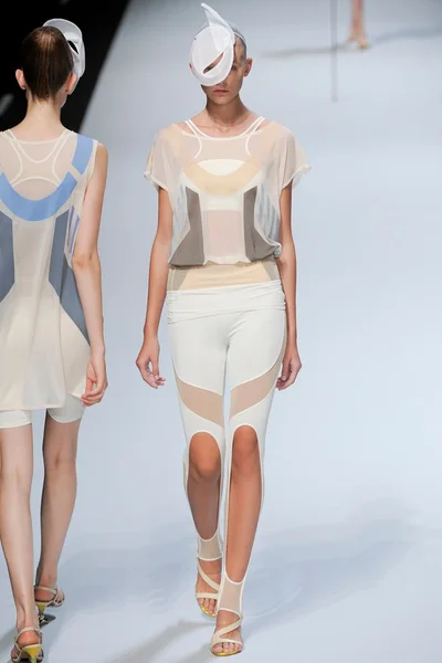Look 11